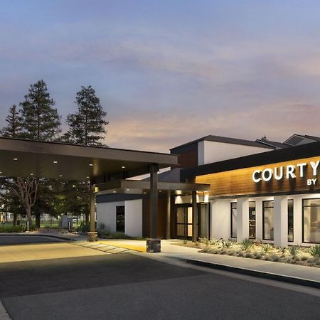 Courtyard By Marriott Bakersfield Hotel Exterior photo