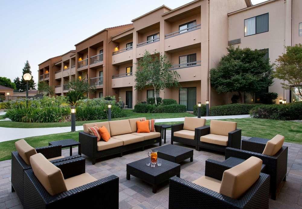 Courtyard By Marriott Bakersfield Hotel Exterior photo