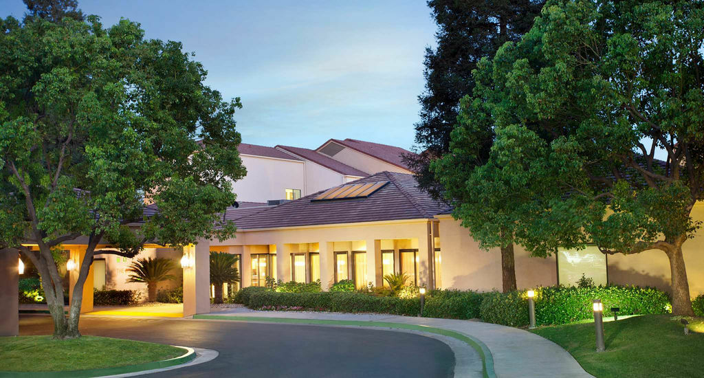 Courtyard By Marriott Bakersfield Hotel Exterior photo